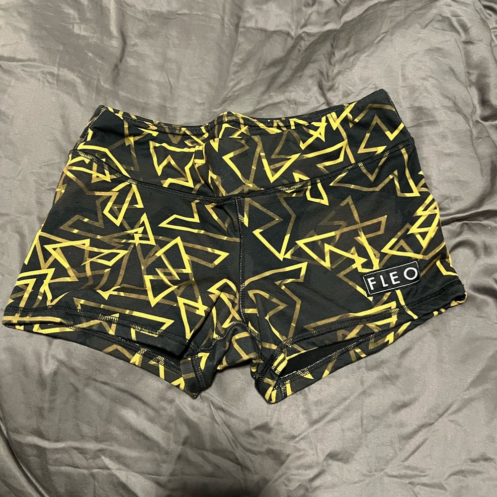 Fleo 3.25in shorts size medium